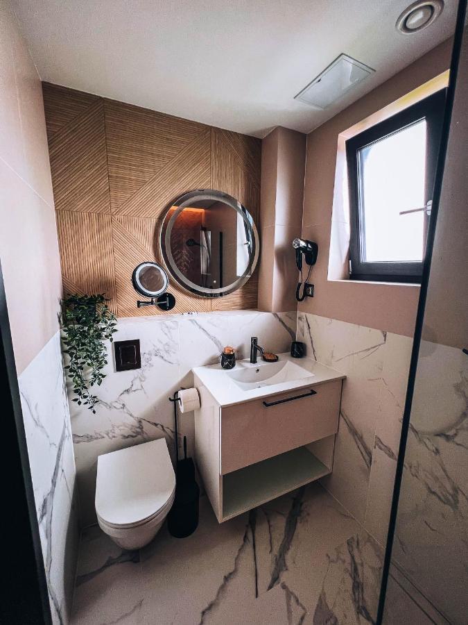 Resto Inn - Smart Apartamenty Blisko Energylandii Polwies エクステリア 写真