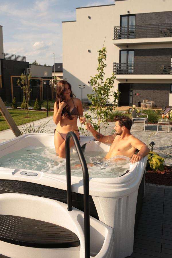 Resto Inn - Smart Apartamenty Blisko Energylandii Polwies エクステリア 写真