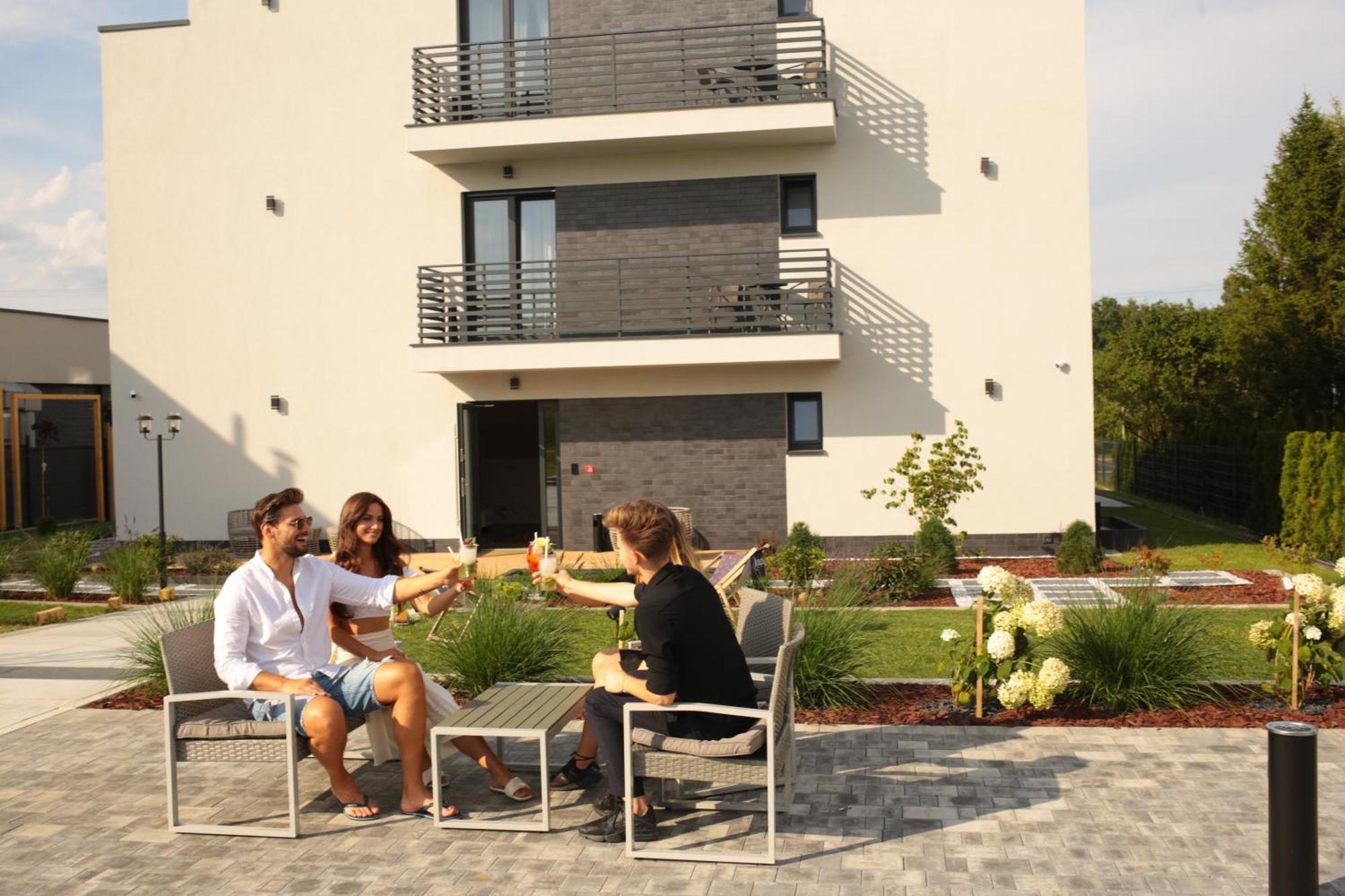 Resto Inn - Smart Apartamenty Blisko Energylandii Polwies エクステリア 写真