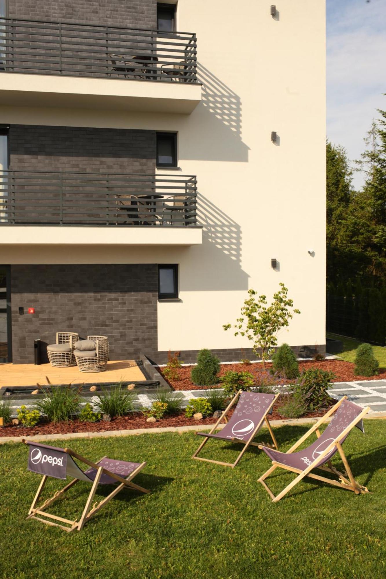 Resto Inn - Smart Apartamenty Blisko Energylandii Polwies エクステリア 写真